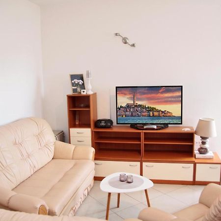 Apartment Matika, Terrace Apartment 10 Minutes Walk From Center โรวีน ภายนอก รูปภาพ