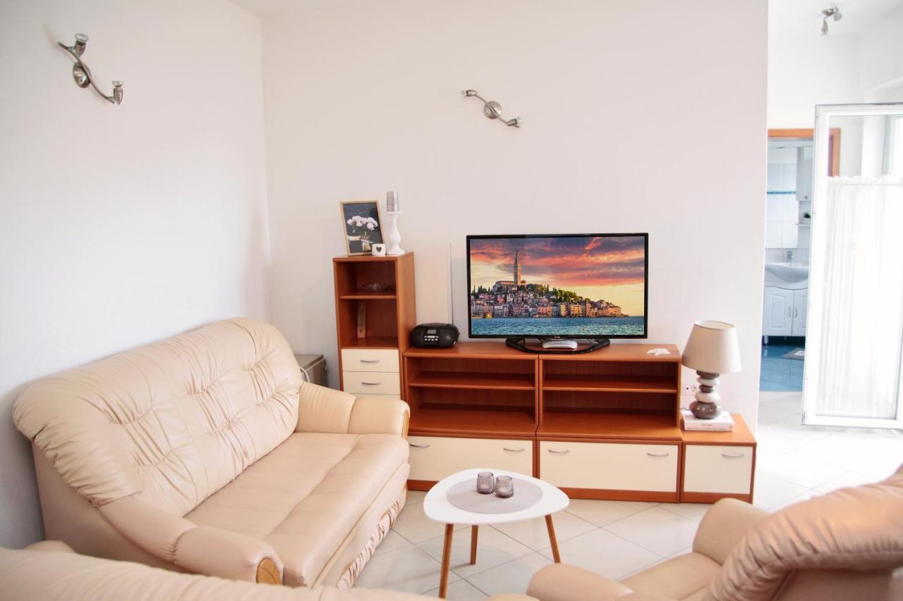 Apartment Matika, Terrace Apartment 10 Minutes Walk From Center โรวีน ภายนอก รูปภาพ