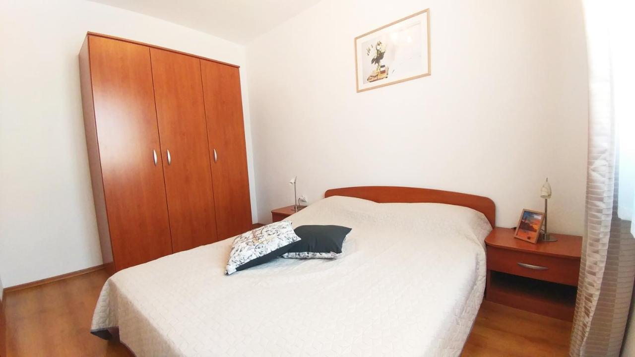 Apartment Matika, Terrace Apartment 10 Minutes Walk From Center โรวีน ภายนอก รูปภาพ